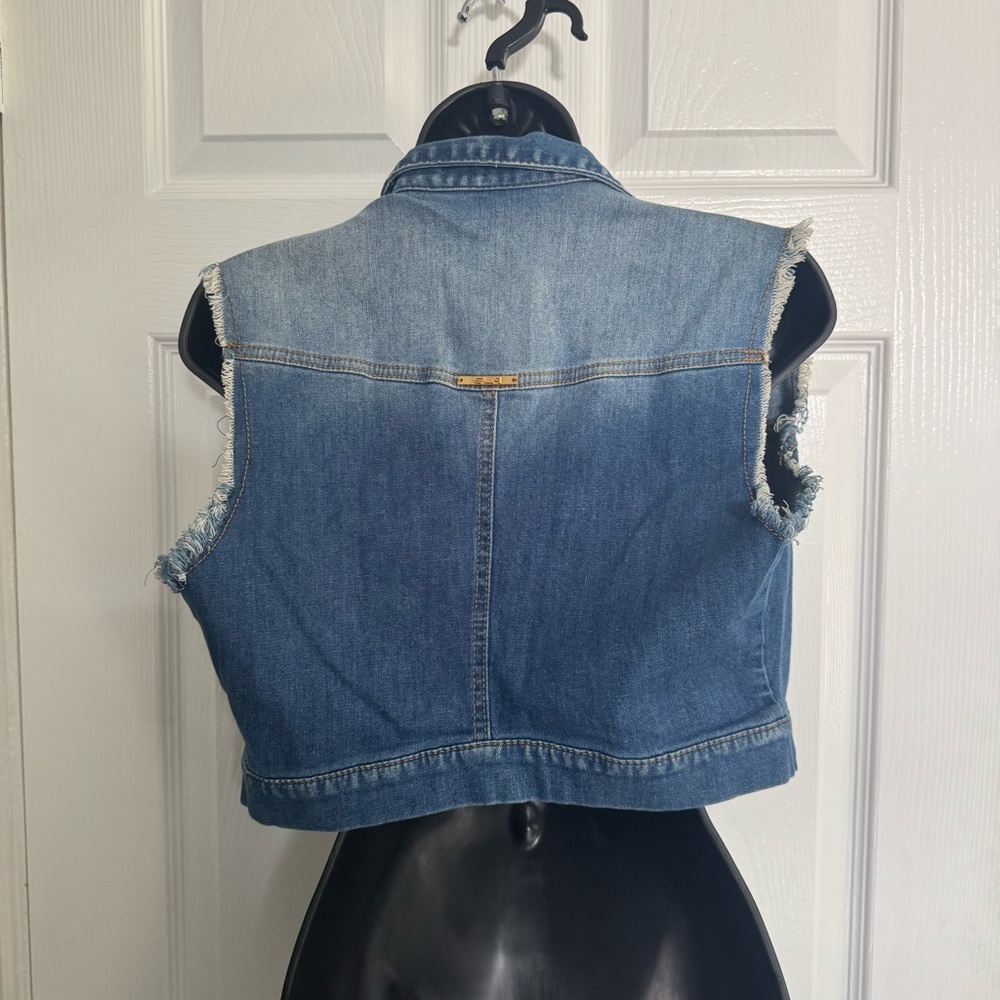 3 for $15 ELA Denim Sleeveless Vest - Size 6 - Picture 3 of 5